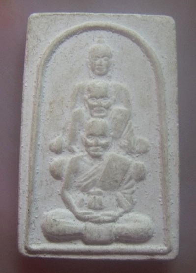 **เบาๆ**พระผงกรรมฐานกำลังมหาจักพรรดิ์ พิมพ์พุทธซ้อนหลวงปู่ทวด หลวงตาม้า วัดถ้ำเมืองนะ จ.เชียงใหม่**