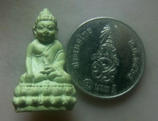 **เบาๆ**พระกริ่งเนื้อผงราชาโชค หลวงพ่อมุ๋ย  รุ่น๑ วัดหนองบัวทอง จ.สุพรรณบุรี ปี ๒๕๓๔**สวยๆ