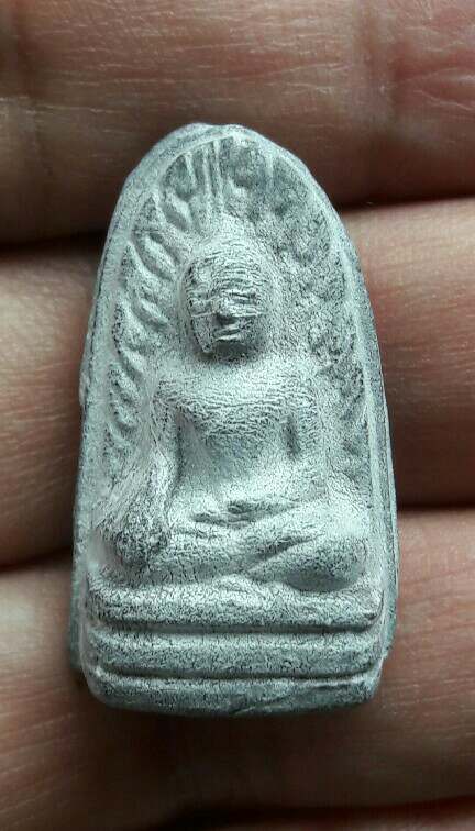 พระรอดหลวงพ่อฤาษีลิงดำ เนื้อผงใบลาน มีกริ่ง-เขย่ามีเสียงดัง วัดท่าซุง จ.อุทัยธานี เคาะเดียว(2)  