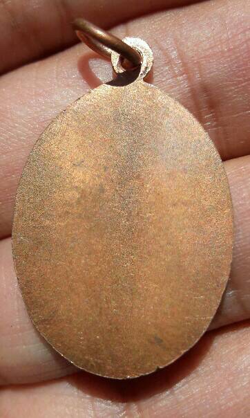 เหรียญเซียนแป๊ะโค้ว มูลนิธิแป๊ะโค้วเซี่ยงงี่ เนื้อทองแดง หลังเรียบ วัดหัวตะเข้ กรุงเทพ เคาะเดียว(7) 