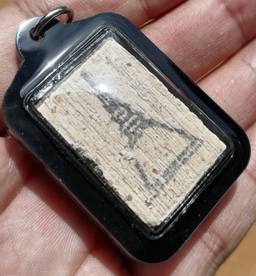 สมเด็จบางขุนพรหม​ พิมพ์เส้นด้าย มวลสารแน่นๆ พร้อมเลี่ยมกันน้ำ ปี 2547 เคาะเดียว   