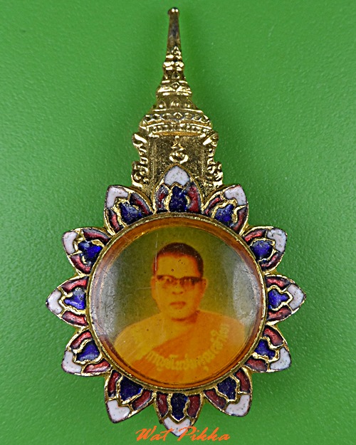 เข็มกลัดล็อกเก็ตหลวงพ่อลำใย วัดทุ่งลาดหญ้า กาญจนบุรี .B588.*