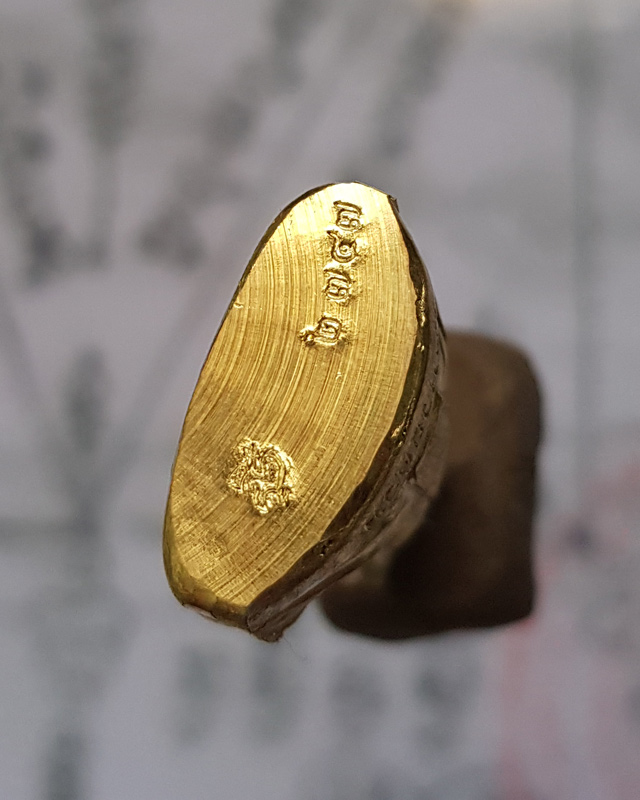 รูปเหมือนปั้ม หลวงพ่อพัฒน์ ปุญญากาโม วัดห้วยด้วน นครสวรรค์ รุ่นดีตลอด เนื้อทองระฆัง พร้อมกล่องเดิม