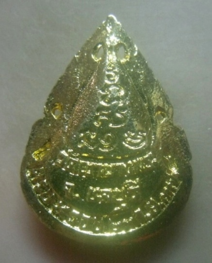 **เบาๆ**เหรียญหล่อลายฉลุ ครบ ๕ รอบ พระครูวรธรรมสุนทร วัดเขาบางพระ จ.ชลบุรี ปี ๒๕๓๗**กะไหล่ทอง สวยๆ