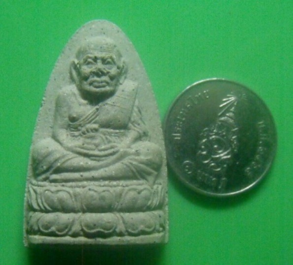 **เบาๆ**หลวงปู่ทวด วัดช้างให้ เนื้อผงว่าน จ.ปัตตานี ปี ๒๕๔๘**หลังยันต์ สวยๆ