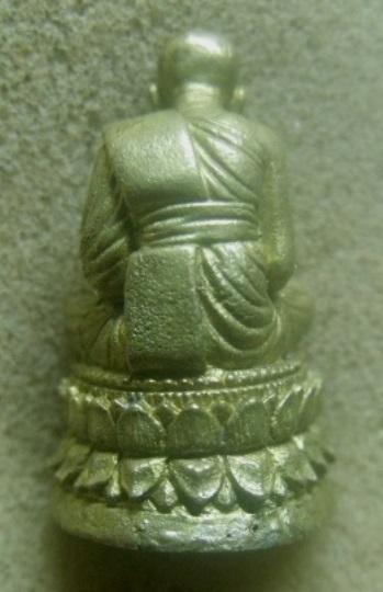 **เบาๆ**รูปหล่อหลวงปู่ทวดนั่งบัว วัดช้างให้ เนื้อทองผสม ใต้ฐานตอกโค้ด**สวยๆ เชิญชมครับ