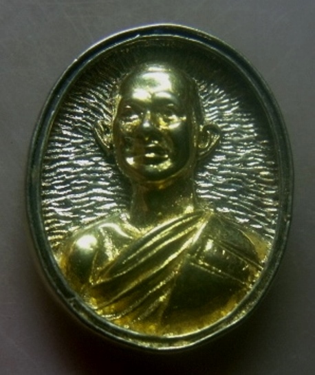 **เบาๆ**เหรียญหล่อหลวงพ่อมาลัย รุ่นยกช่อฟ้าโบสถ วัดบางหญ้าแพรก จ.สมุทรสาคร ปี๒๕๔๕**กะไหล่เงินหน้าทอง