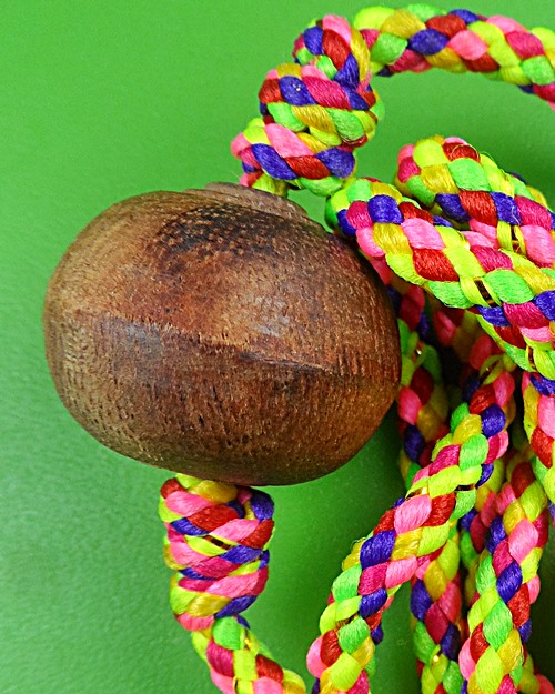 ลูกประคำโทนไม้พญางิ้วดำหลวงปู่สิงห์ วัดบ้านขี้เหล็ก ศรีสะเกษ .B850.