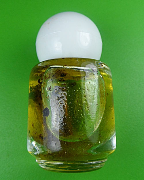 น้ำมันมนต์มหาละลวยใหญ่หลวงปู่สิงห์ วัดบ้านขี้เหล็ก ศรีสะเกษ .B856..