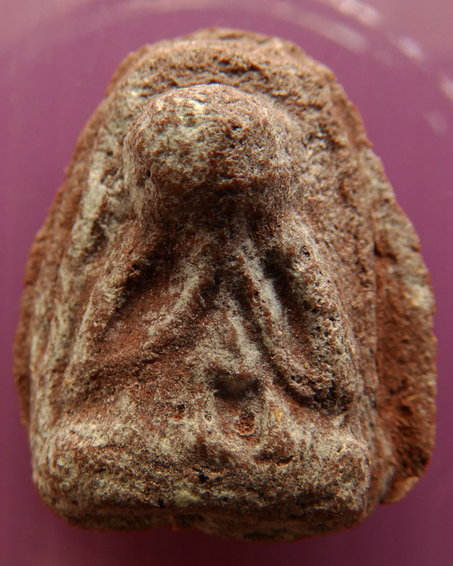 ปิดตารุ่นแรกท้องอุ เนื้อผงว่านผสมน้ำนมควาย หลวงพ่อเขียว วัดหรงบล จ.นครศรีธรรมราช พ.ศ. 2510 (A14)