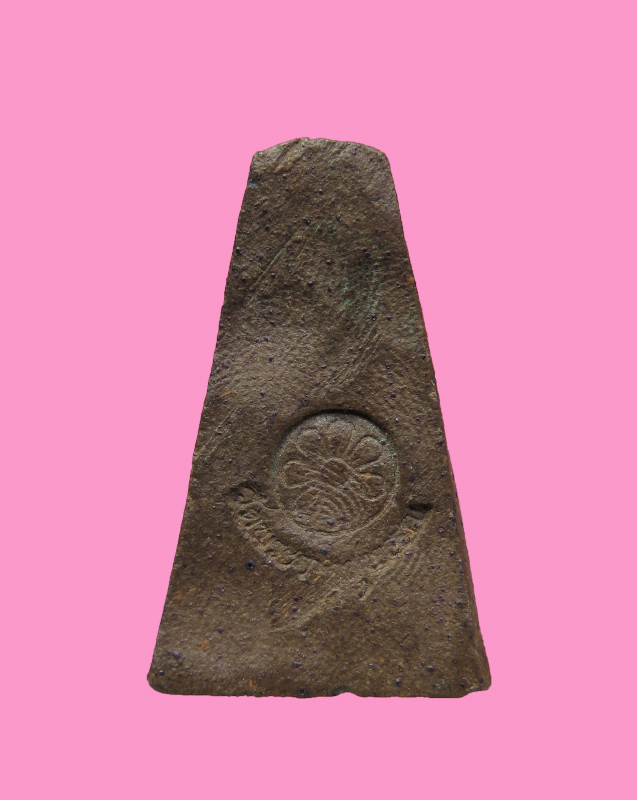 พระผงสุพรรณ วัดพระธาตุสุพรรณ จ.สุพรรณบุรี จัดสร้างปี พ.ศ. 2518