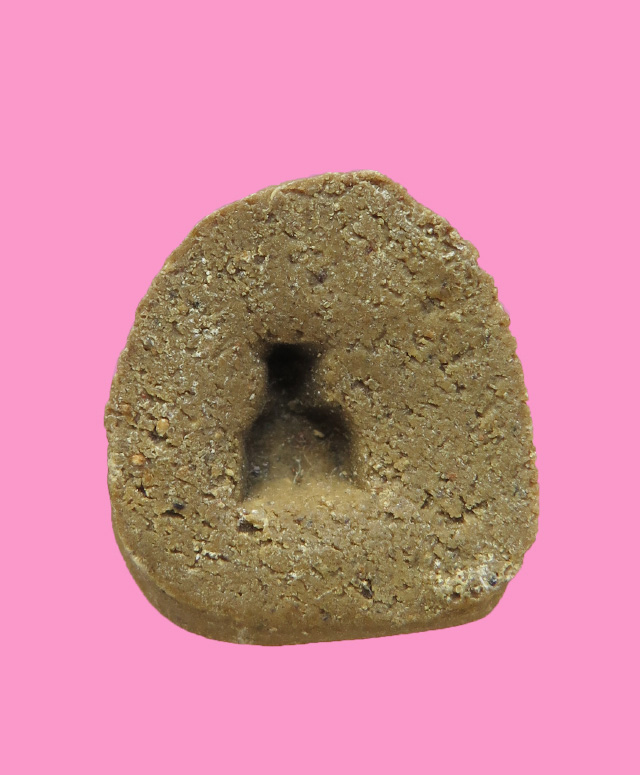 พระปิดตา เนื้อผงน้ำมัน หลังโค๊ตระฆัง