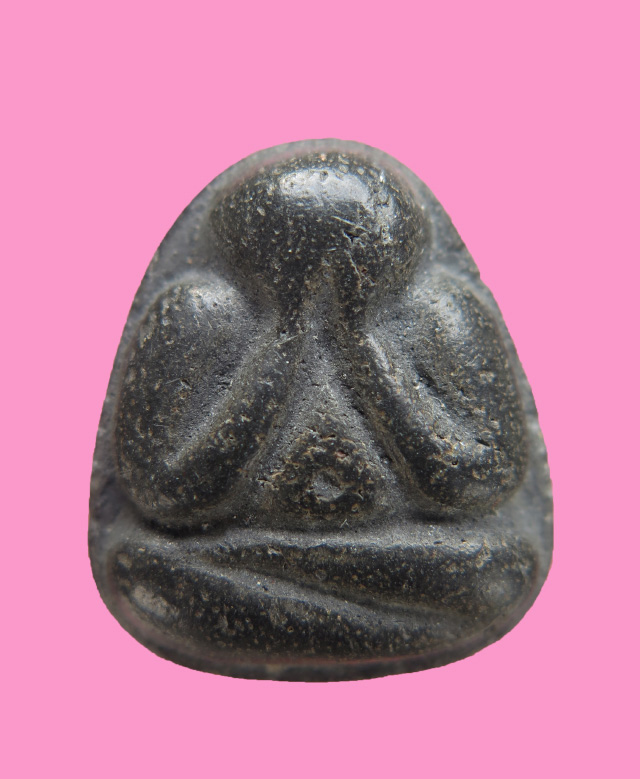 พระปิดตา เนื้อดำ 