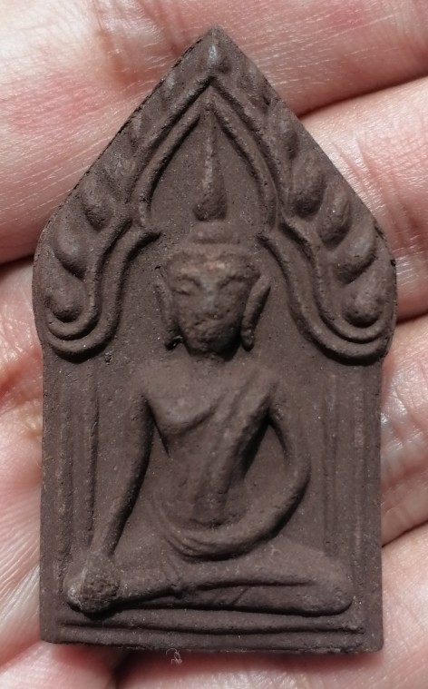 พระขุนแผนน้ำมันว่าน หลวงปู่หงษ์ พรหมปัญโญ วัดเพชรบุรี(สุสานทุ่งมน) จ.สุรินทร์ ปี 2549 เคาะเดียว     