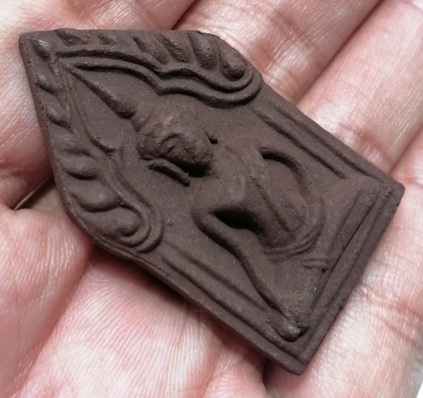 พระขุนแผนน้ำมันว่าน หลวงปู่หงษ์ พรหมปัญโญ วัดเพชรบุรี(สุสานทุ่งมน) จ.สุรินทร์ ปี 2549 เคาะเดียว     