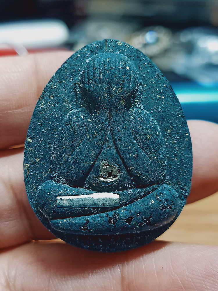 4-324 พระปิดตาปลดหนี้ จัมโบ้ 1 หลวงปู่รอด อาภัสสโร วัดโคกกรม จ.สุรินทร์ 2565 เลข 94 กล่องเดิม