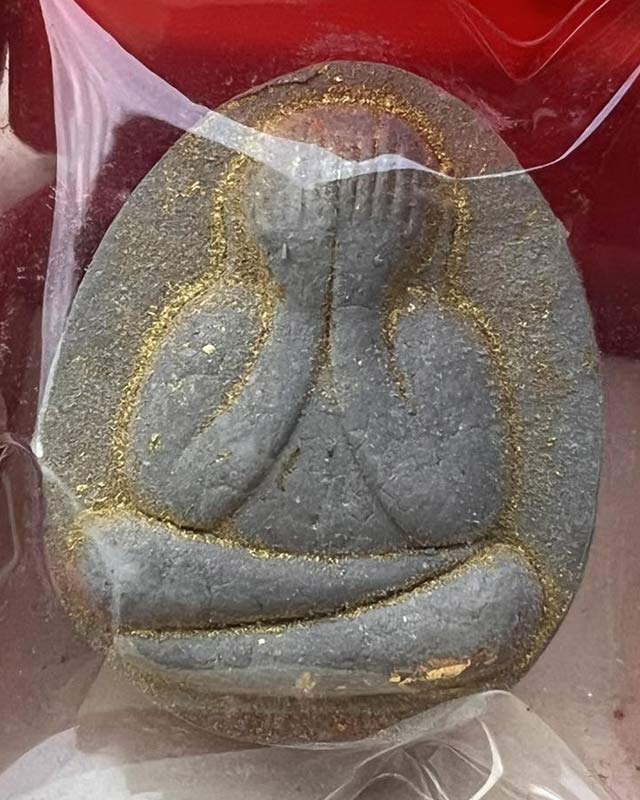 พระปิดตาปลดหนี้จัมโบ้  1 รุ่นแรก หลวงปู่รอด วัดโคกกรม จังหวัดสุรินทร์