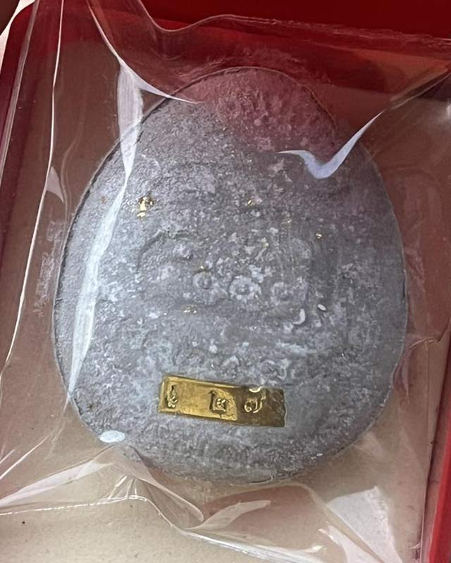 พระปิดตาปลดหนี้จัมโบ้  1 รุ่นแรก หลวงปู่รอด วัดโคกกรม จังหวัดสุรินทร์