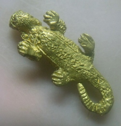 **เบา​ๆ​**จระเข้โทน หลังยันต์ เนื้อทองผสม ไม่ทราบที่**มหาอำนาจ มหานิยม มหาลาภ สวยๆ 