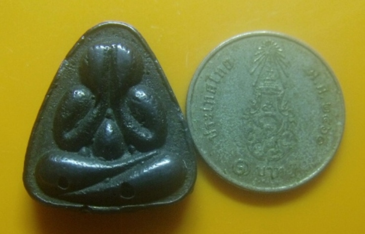 **เบา​ๆ​**พระปิดตามหาลาภ เนื้อเมฆพัตร หลวงปู่บุญ วัดบ้านนา อ.แกลง จ.ระยอง ปี ๒๕๓๗**หลังยันต์ 