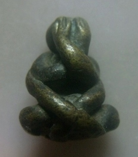 **เบา​ๆ​**พระปิดตามหาอุตม์ พิมพ์มือไขว้ เนื้อทองแดงเถื่อน เก่าๆ ไม่ทราบที่**สวยๆ เนื้อจัด