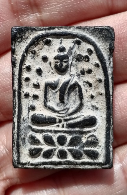 พระพิมพ์ปรกโพธิ์ ฐานบัว เนื้อดินผสมผงใบลานเผา หลวงพ่อกวย วัดหนองอีดุก จ.ชัยนาท ปี 2515 เคาะเดียว    