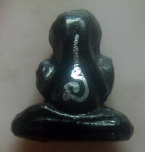 **เบา​ๆ​**พระปิดตาเนื้อผงลงรัก พิมพ์วัดสะพานสูง จารยันต์หน้า-หลัง เก่าๆ ไม่ทราบที่**สวยๆ เชิญชมครับ