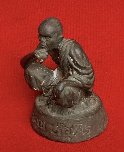 พระบูชา ตั้งหน้ารถ หลวงพ่อคูณ วัดบ้านไร่ จ.นครราชสีมา หน้าตัก 1.5 นิ้ว สูง 2 นิ้ว เนื้อโลหะ ปี 2537 