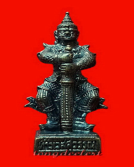 รูปหล่อท้าวเวสสุวรรณ พระอาจารย์อิฏฐ์ วัดจุฬามณี จ.สุมทรสงคราม สวยมากค่ะ