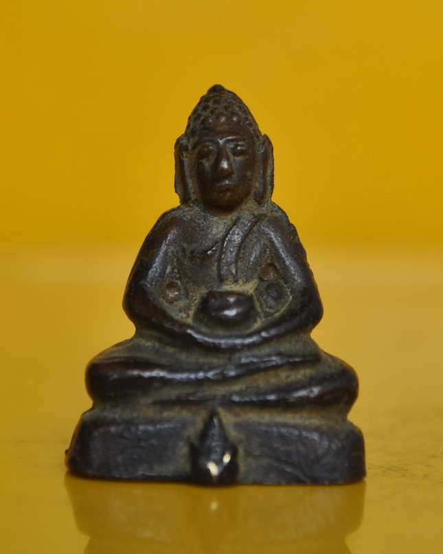 พระกริ่งรุ่นสอง หลวงพ่อฑูรย์ วัดโพธินิมิตร