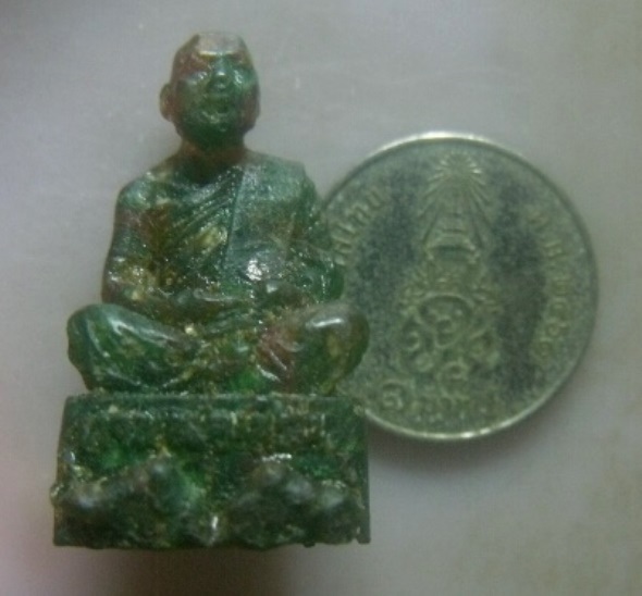 **เบา​ๆ​**รูปเหมือนหลวงพ่อเขียน วัดกะทิง รุ่นปลอดภัยดี มีลาภ เนื้อเรซิ่นผสมพลอย จ.จันทบุรี**สวยๆ