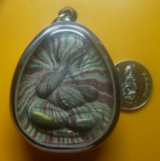 **เบาๆ**พระปิดตาจัมโบ้ เนื้อผงสายรุ้ง ฝังตะกรุด หลวงพ่อแพ วัดพิกุลทอง จ.สิงห์บุรี ปี ๒๕๓๕**ใส่กรอบ