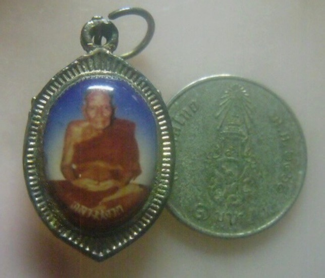 **เบา​ๆ​**ล็อกเก็ตหลวงปู่ทวด วัดช้างให้ หลังพ่อท่านคล้าย วัดสวนขัน ฉากน้ำเงิน**สวยๆ เชิญชมครับ