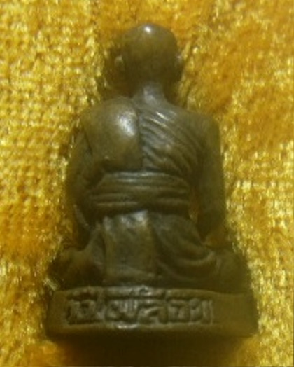 **เบาๆ**รูปหล่อรุ่นแรก หลวงพ่อเอียด วัดไผ่ล้อม จ.อยุธยา พิธีเสาร์ห้า ปี ๒๕๓๙**สวยๆ กล่องเดิมรูปหล่อร