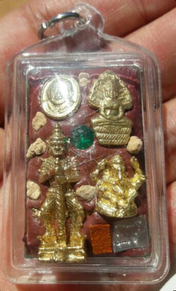 สมเด็จพิมพ์ใหญ่ เนื้อหินสีหยกแกะ หลวงปู่หงษ์ พรหมปัญโญ​ วัดเพชรบุรี จ.สุรินทร์ ปี 2555​ เคาะเดียว