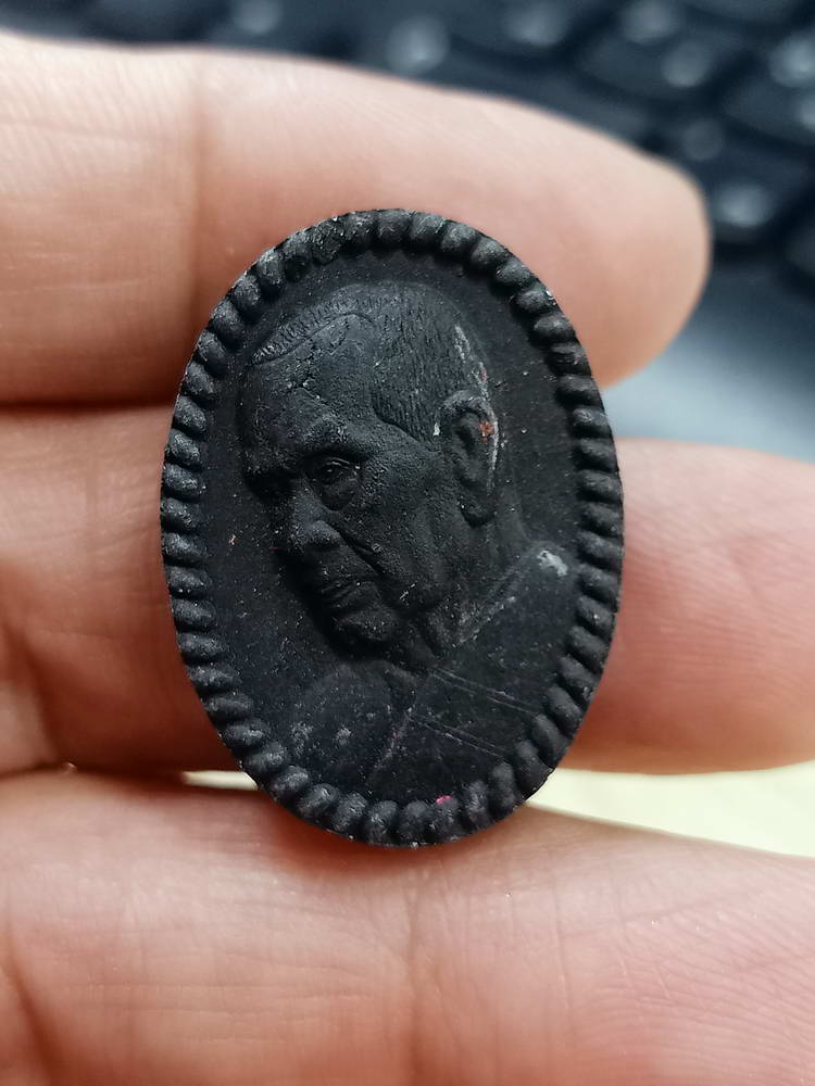 5-74 ผงดวงเศรษฐีหันข้าง หลวงพ่อพัฒน์ วัดห้วยด้วย นครสวรรค์ 2563 กล่องเดิม