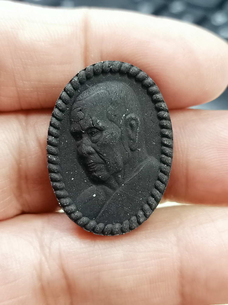 5-75 ผงดวงเศรษฐีหันข้าง หลวงพ่อพัฒน์ วัดห้วยด้วย นครสวรรค์ 2563 กล่องเดิม