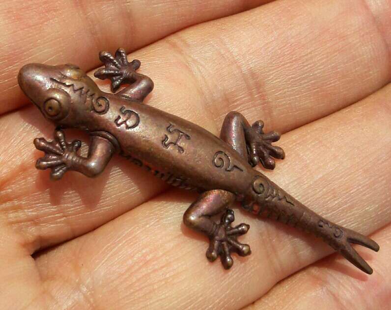 พญาจิ้งจก รุ่นแรก หลวงปู่ปั่น กวิศสโร วัคหนองกระทุ่ม จ.นครปฐม เนื้อทองแดง ปี 2563 เคาะเดียว   