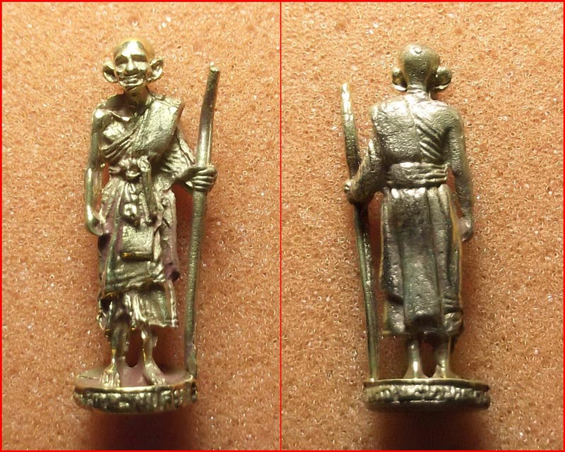 รูปหล่อยืน หลวงปู่ศุข วัดปากคลองมะขามเฒ่า จ.ชัยนาท เนื้อทองเหลือง-3 เคาะเดียวครับ