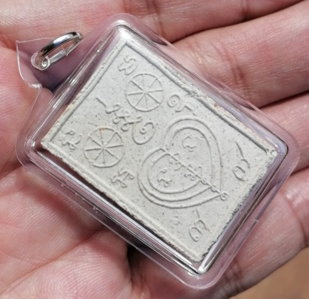 พระผงเพชรพญาธร​ ทาทอง​ หลวงปู่หมุน​ ฐิตสีโล​ ออกวัดซับลำใย​ ปี​ 2543​ เลี่ยมหนาๆ​ เคาะเดียว  