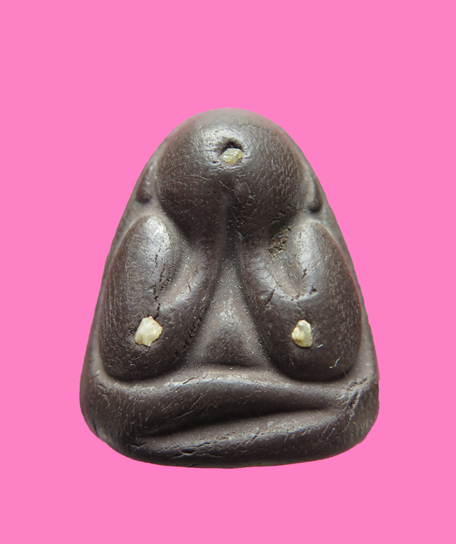 พระปิดตา พระธาตุ 4 ชิ้น เจ้าคุณวิเชียร วัดเครือวัลย์ ปี19