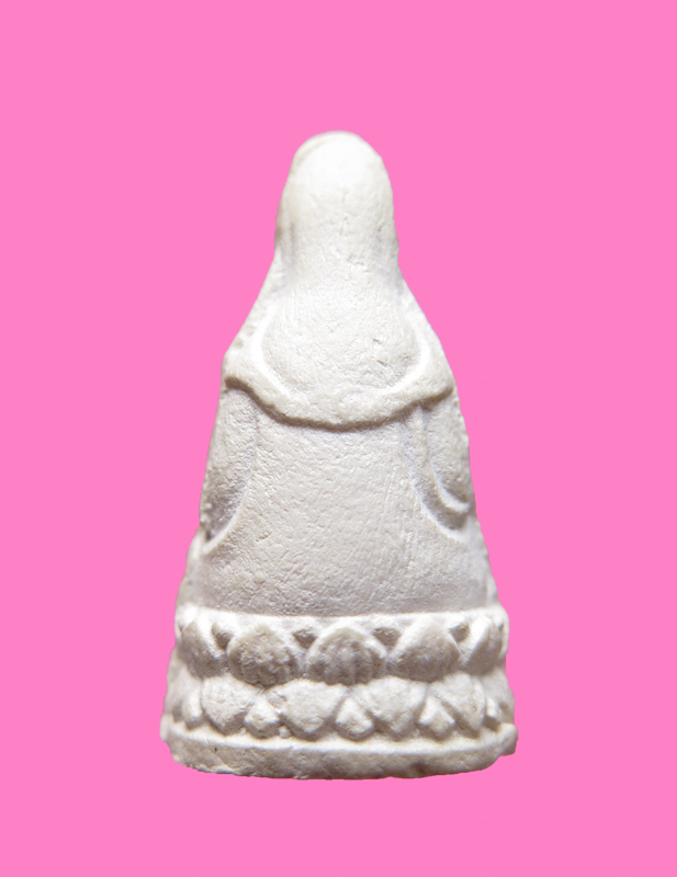 รูปเหมือนเจ้าแม่กวนอิม เนื้อผงฝังกริ่ง พ.ศ. ๒๕๓๗ หลวงพ่อจรัญ วัดอัมพวัน จ.สิงห์บุรี