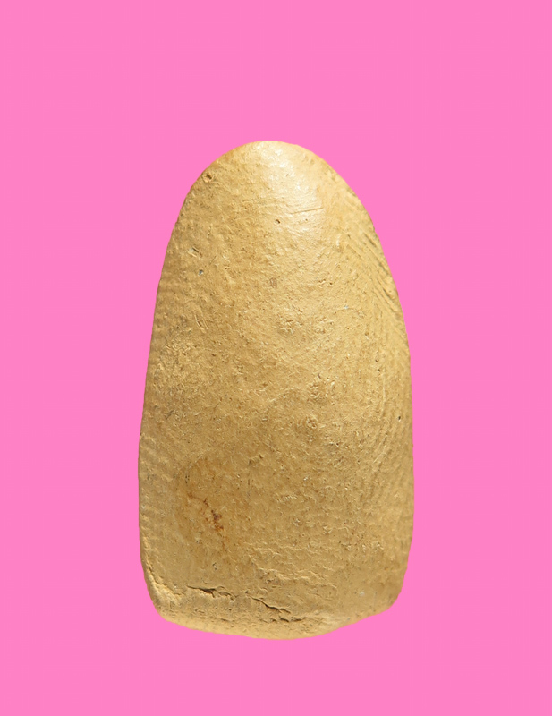 พระเนื้อดิน พิมพ์อู่ทองข้างรัศมี  สูงประมาณ 1.8 ซม.