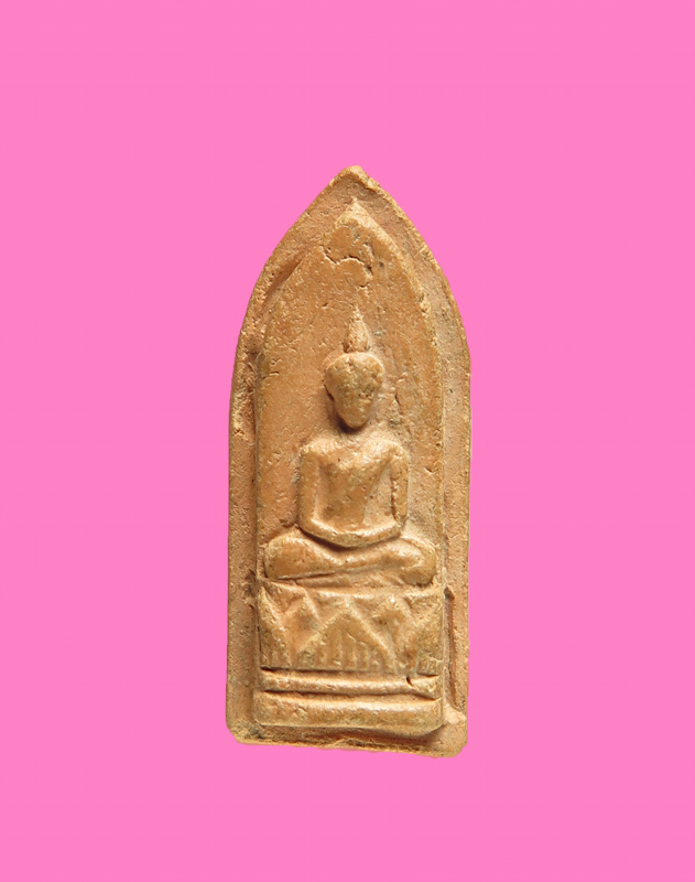 พระเนื้อดิน พิมพ์พระพุทธ ทรงใบหอก สูงประมาณ 2 ซม.