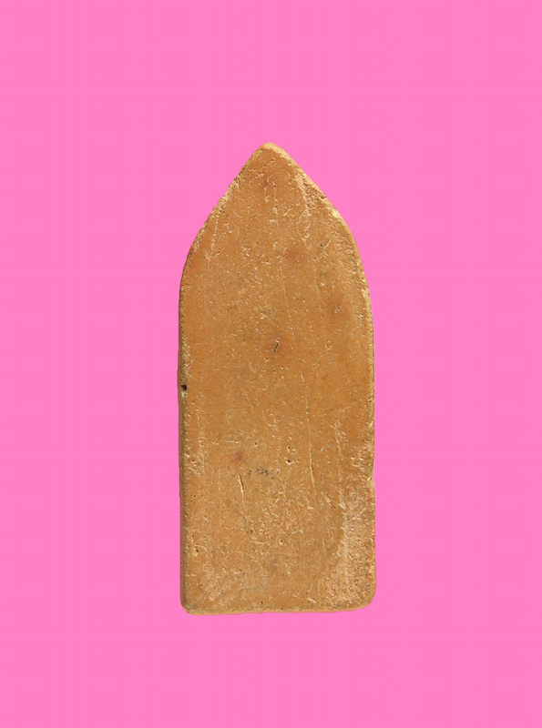 พระเนื้อดิน พิมพ์พระพุทธ ทรงใบหอก สูงประมาณ 2 ซม.