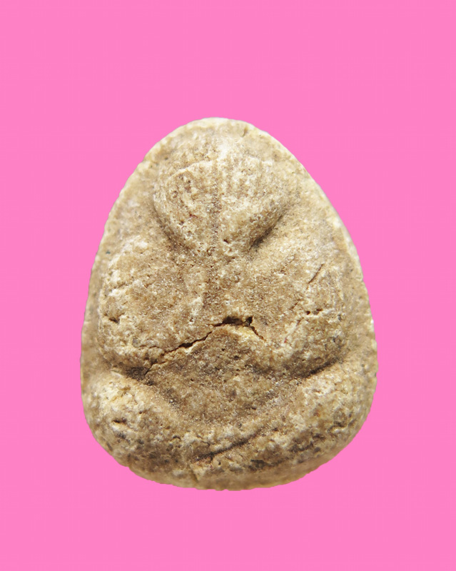 พระปิดตา เม็ดบัว เนื้อผงผสมว่าน ขนาดสูงประมาณ 1.8 ซม.