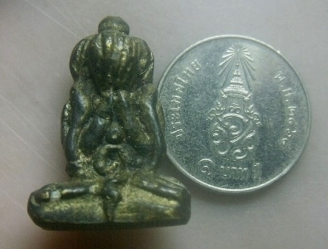 **เบาๆ**พระปิดตามหาอุตม์ ท้องยันต์อุ หลังดอกจัน เนื้อโลหะผสม เก่าๆ ไม่ทราบที่**เนื้อจัด เชิญชมครับ