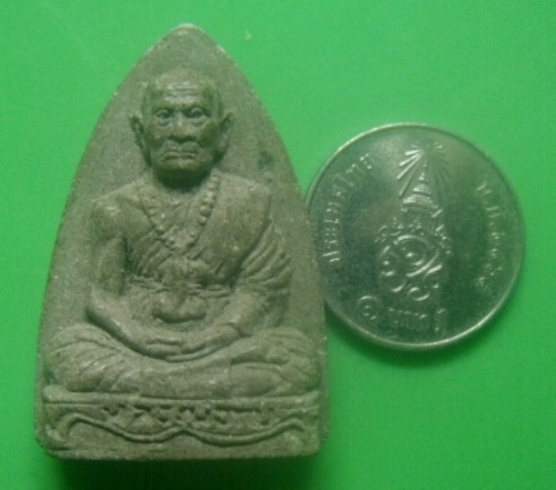 **เบาๆ**พระผงรูปเหมือนหลวงพ่อทบ วัดชนแดน รุ่นสร้างหลวงพ่อทบองค์ใหญ่ จ.เพชรบูรณ์**หลังยันต์ สวยๆ