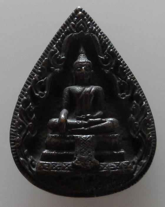 เหรียญหล่อหยดน้ำ หลวงพ่อวัดไร่ขิง หลัง ภปร. รุ่นสร้างโรงพยาบาล ปี๒๕๒๒