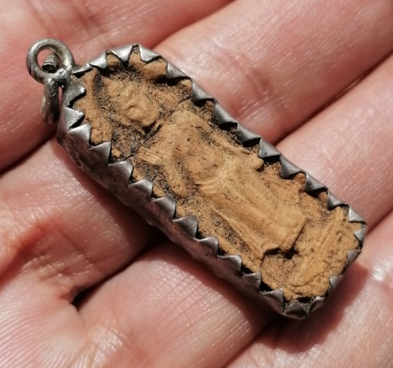 หลวงพ่อจาด วัดพระสิงห์ ปี ๒๔๘๖ พิมพ์คะแนนปางขอฝน หรือ คันธารราฐ เคาะเดียว